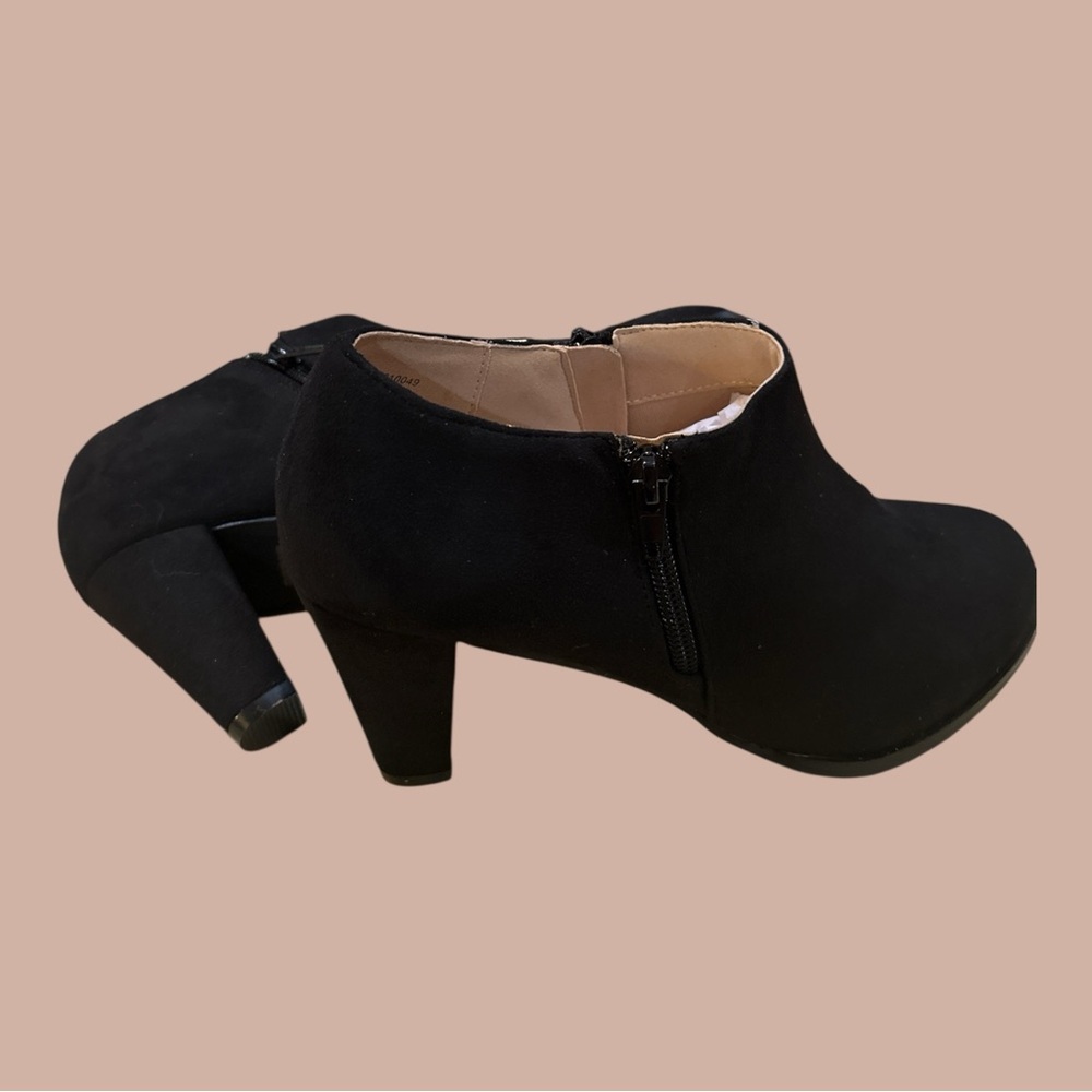 Journee Collection Black Ankle Booties - Picture 12 of 12